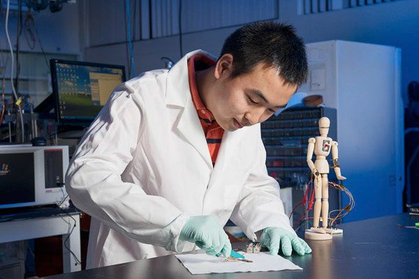 Material sensibil auto-reparator creat